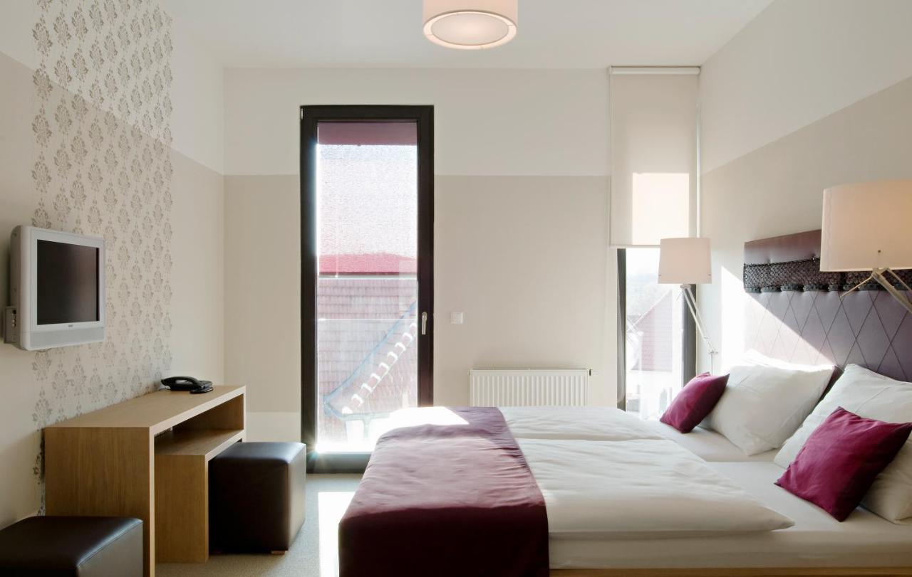 Hotel Zur Schonenburg Schonberg am Kamp Room photo
